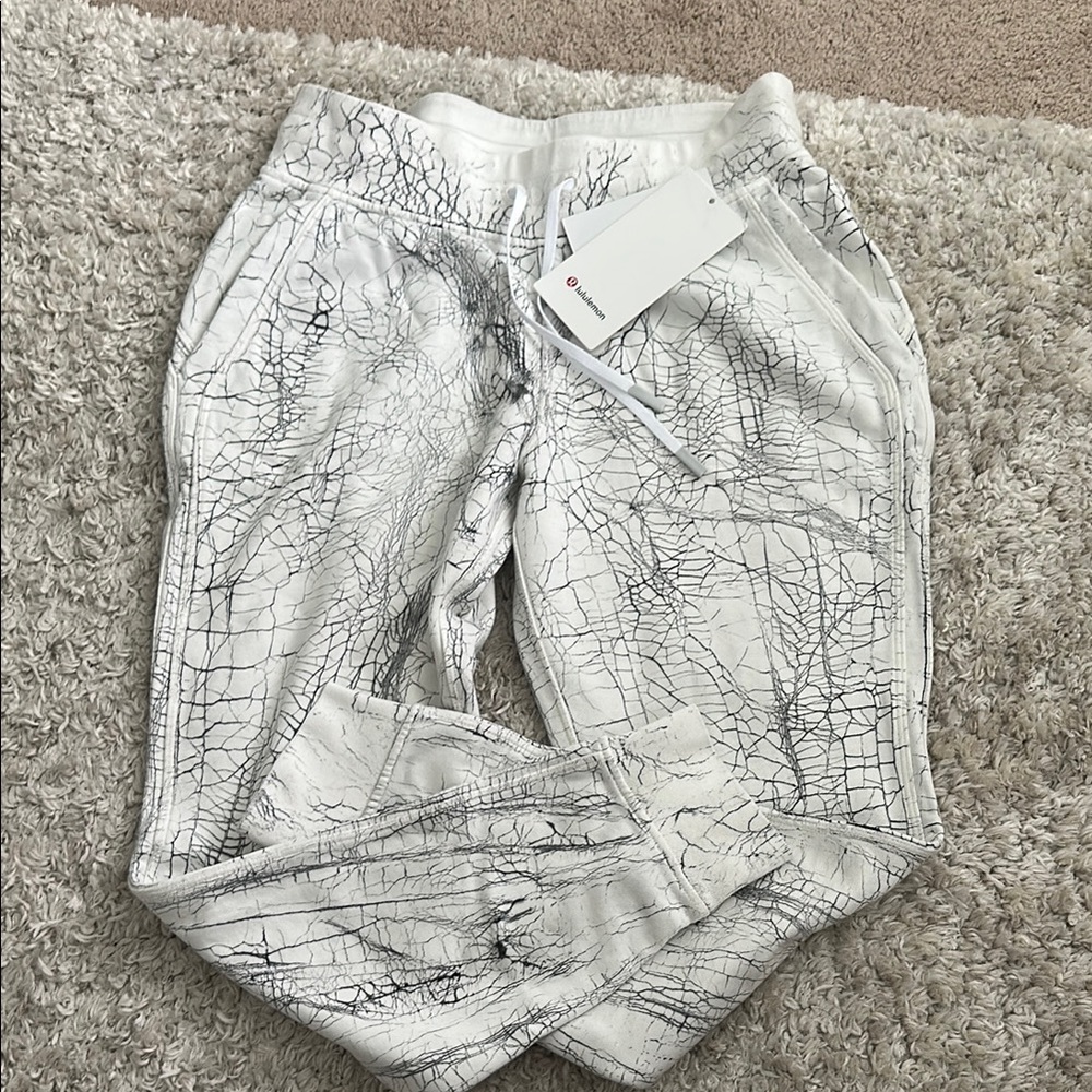 Lululemon down jogger size 8
